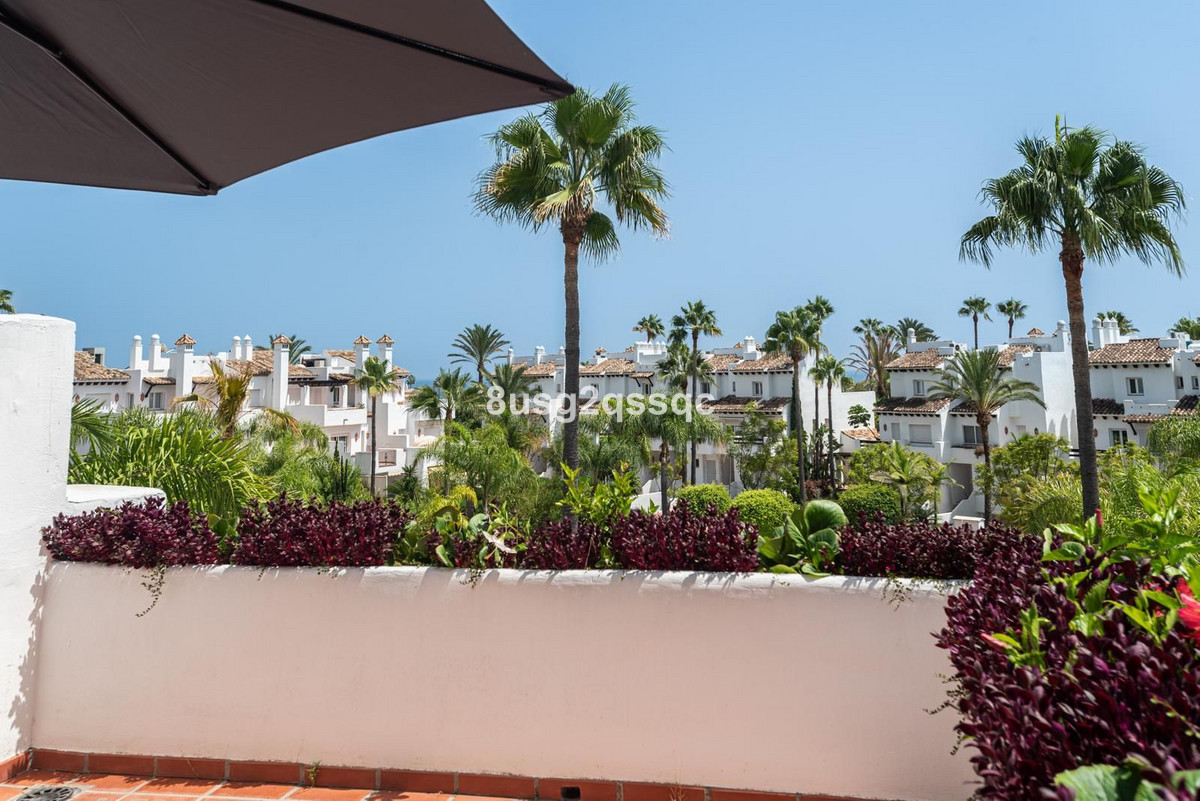 4 Bedroom Villa in Estepona - Photo 23