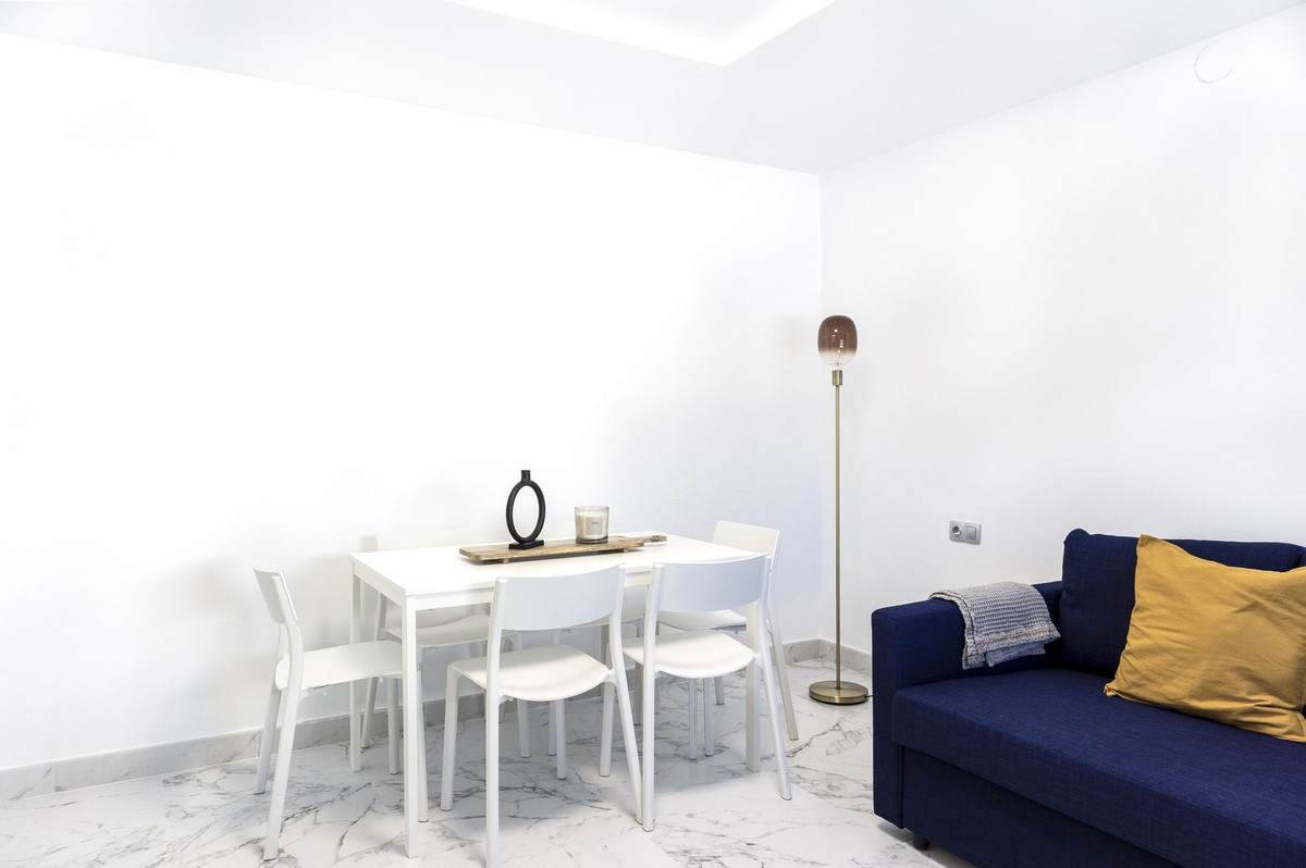 2 Bedroom Apartment in Sotogrande - Photo 2