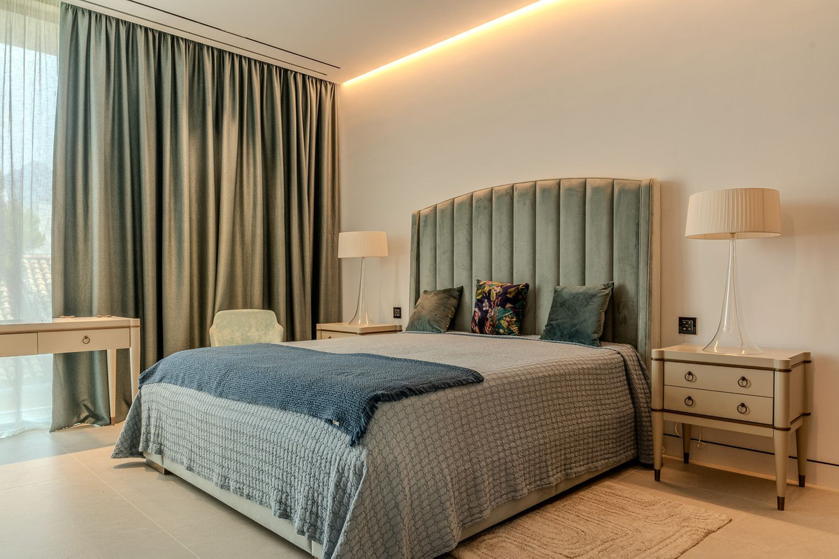 4 Bedroom Villa in Marbella - Photo 46
