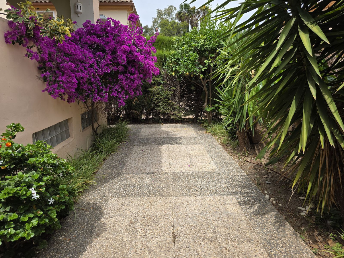 3 Bedroom Villa in San Pedro de Alcántara - Photo 10