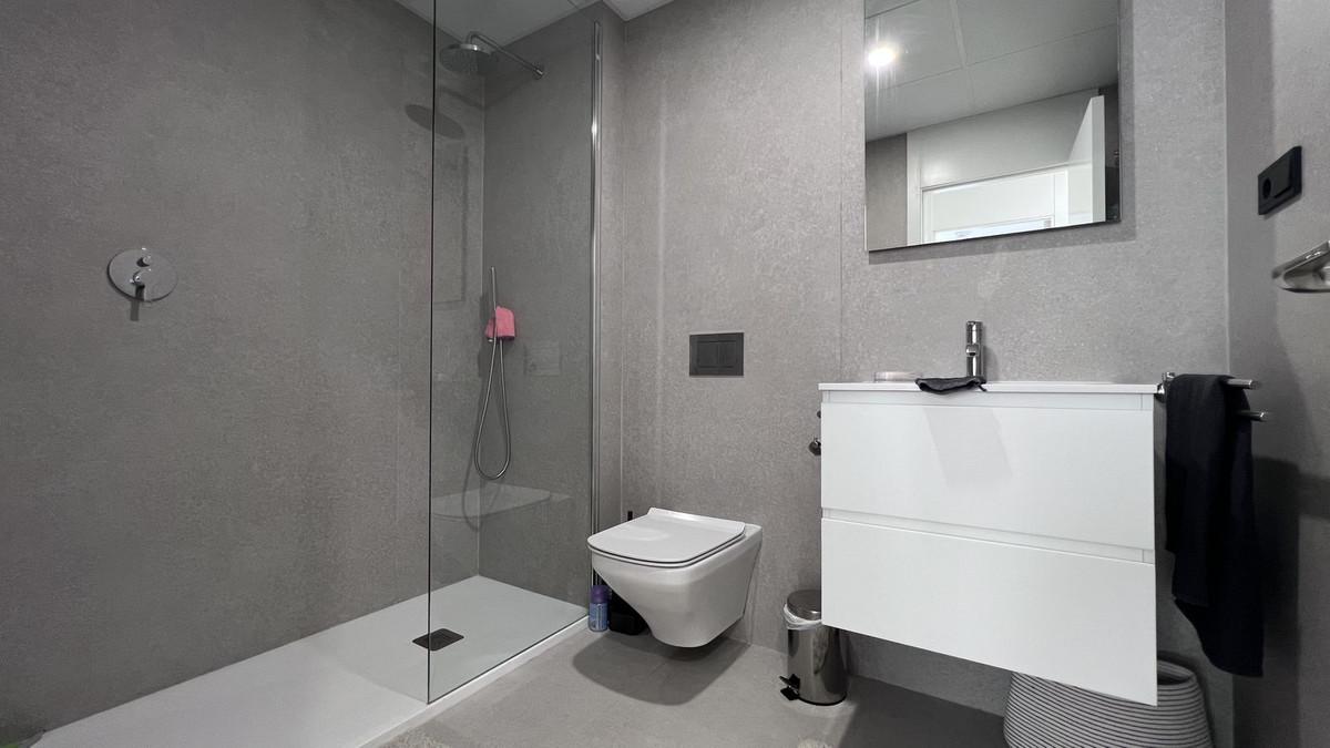 3 Bedroom Apartment in Marbella - Photo 16