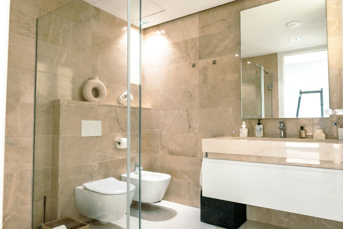 5 Bedroom Villa in Marbella - Photo 17