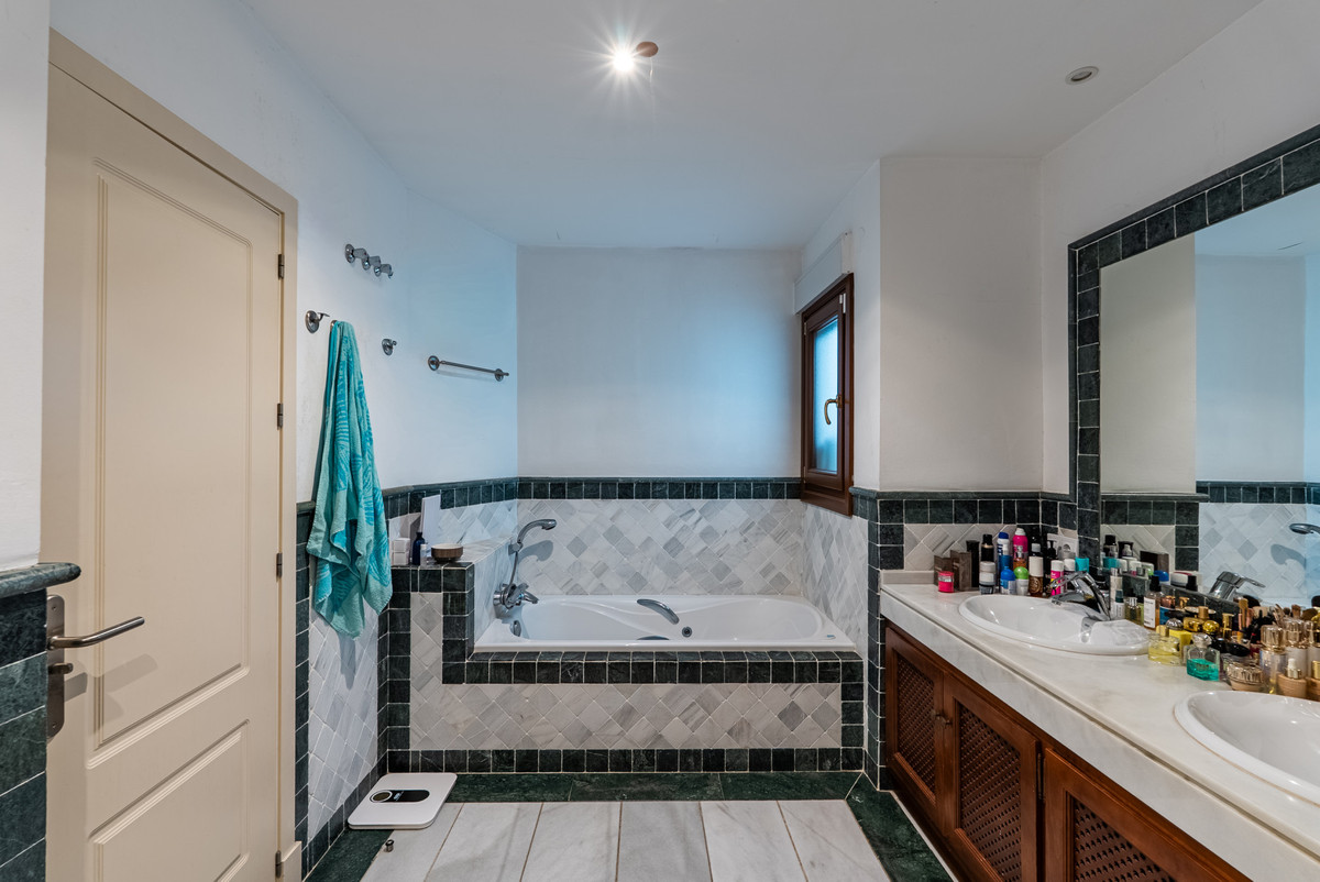 2 Bedroom Apartment in Marbella - Foto 15