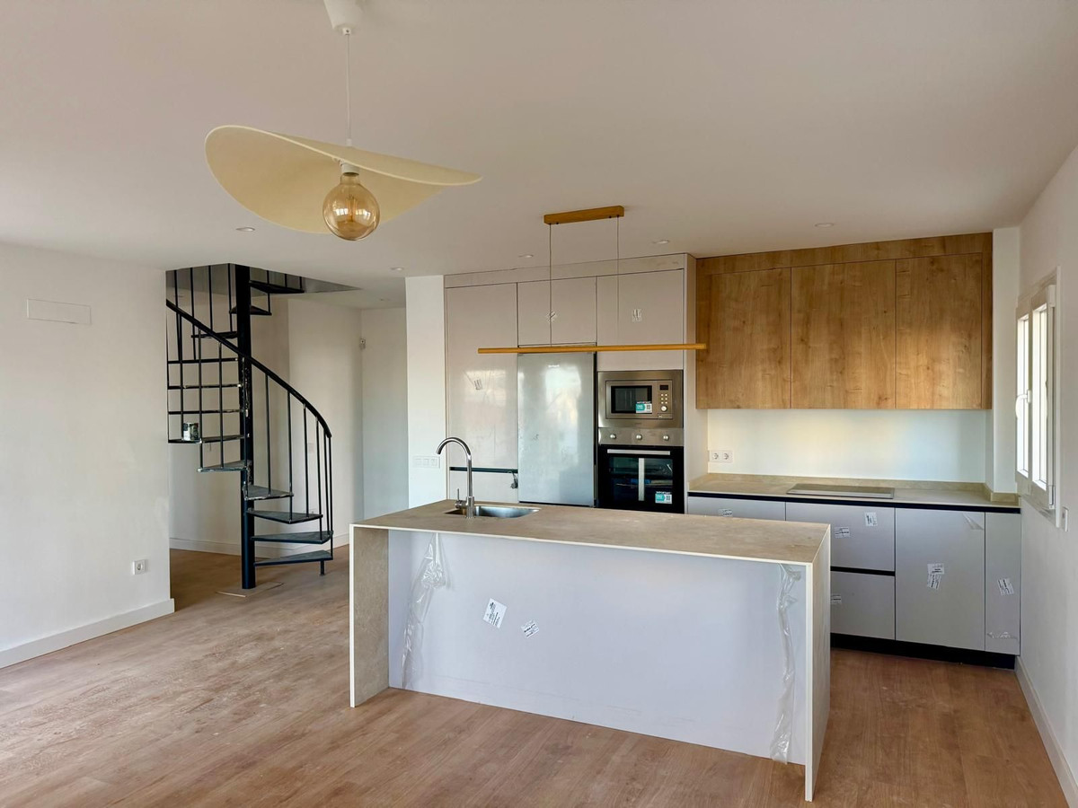 3 Bedroom Apartment in Torremolinos - Photo 8