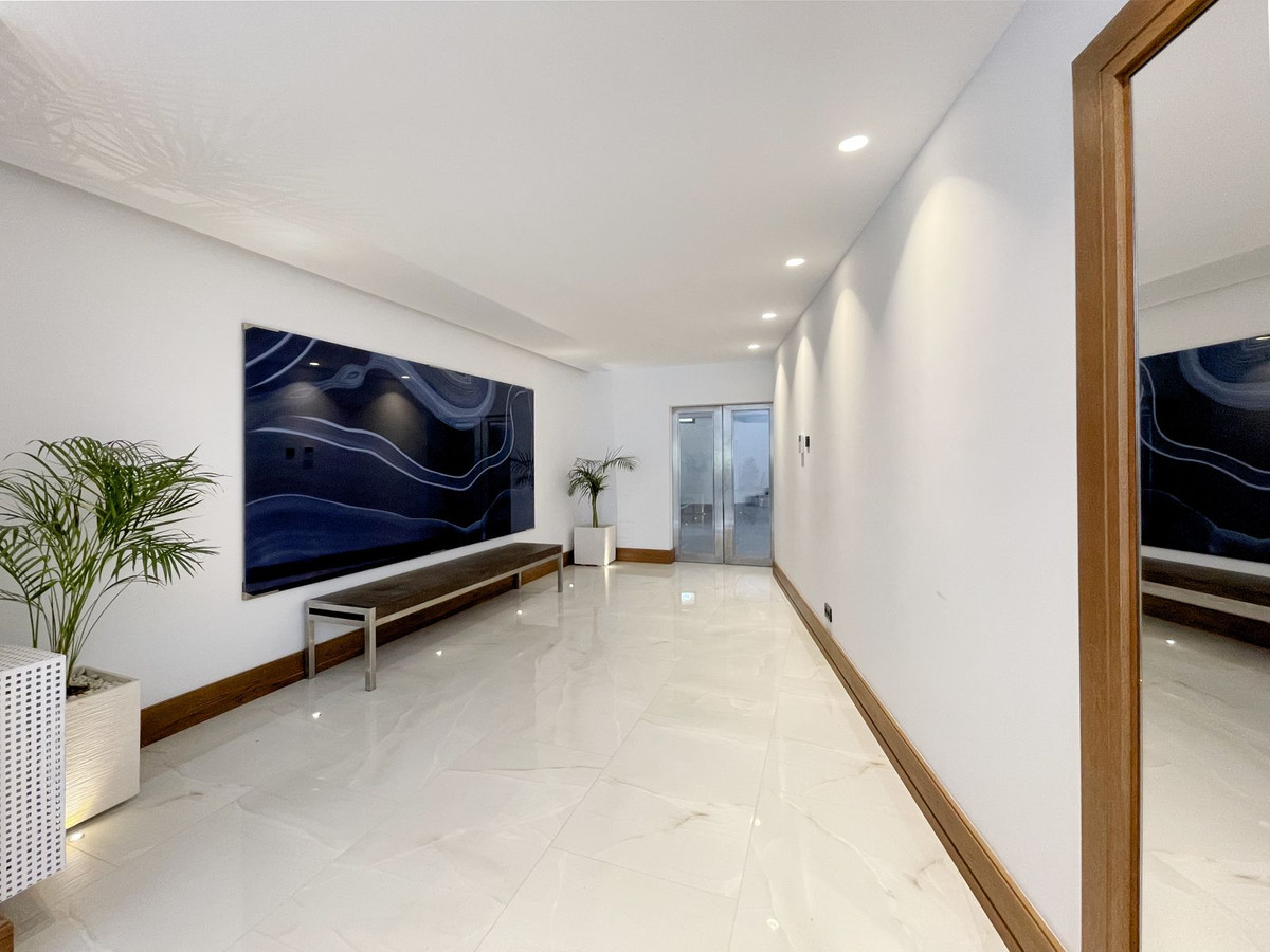 6 Bedroom Villa in San Roque - Photo 60