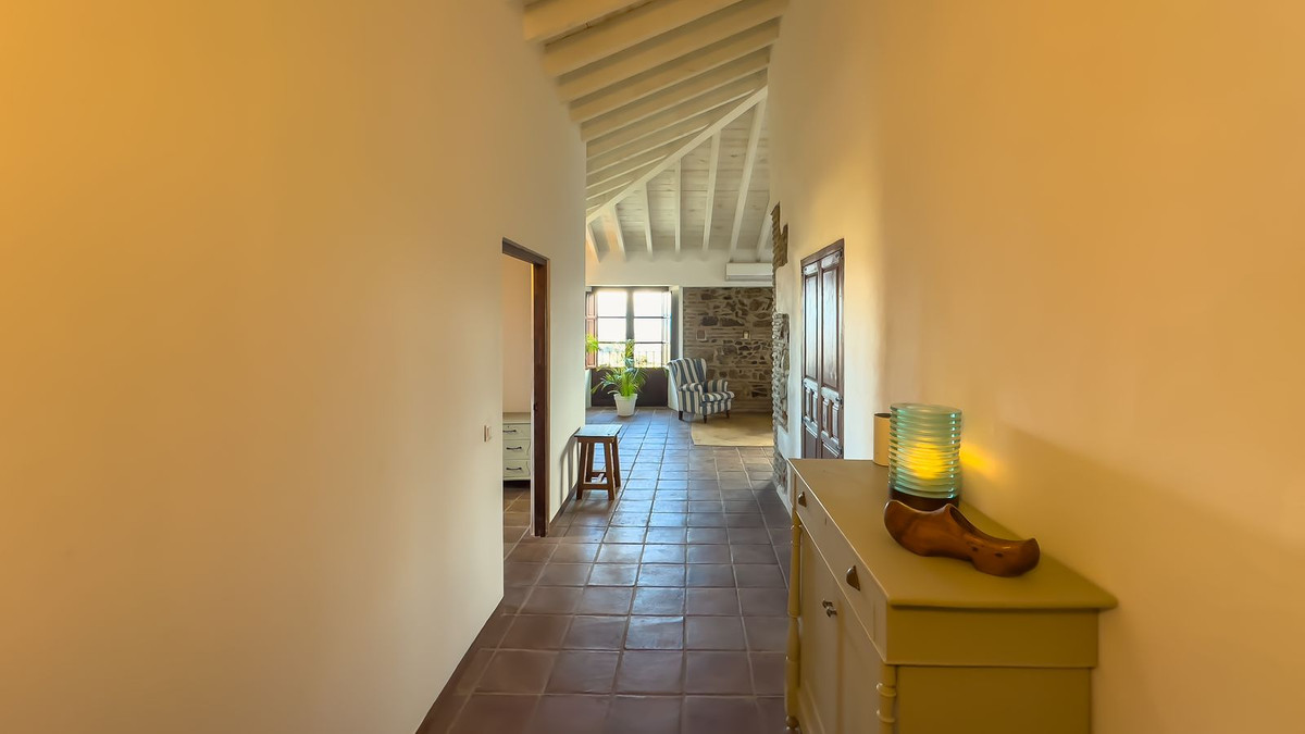 8 Bedroom Country house in Málaga - Photo 38