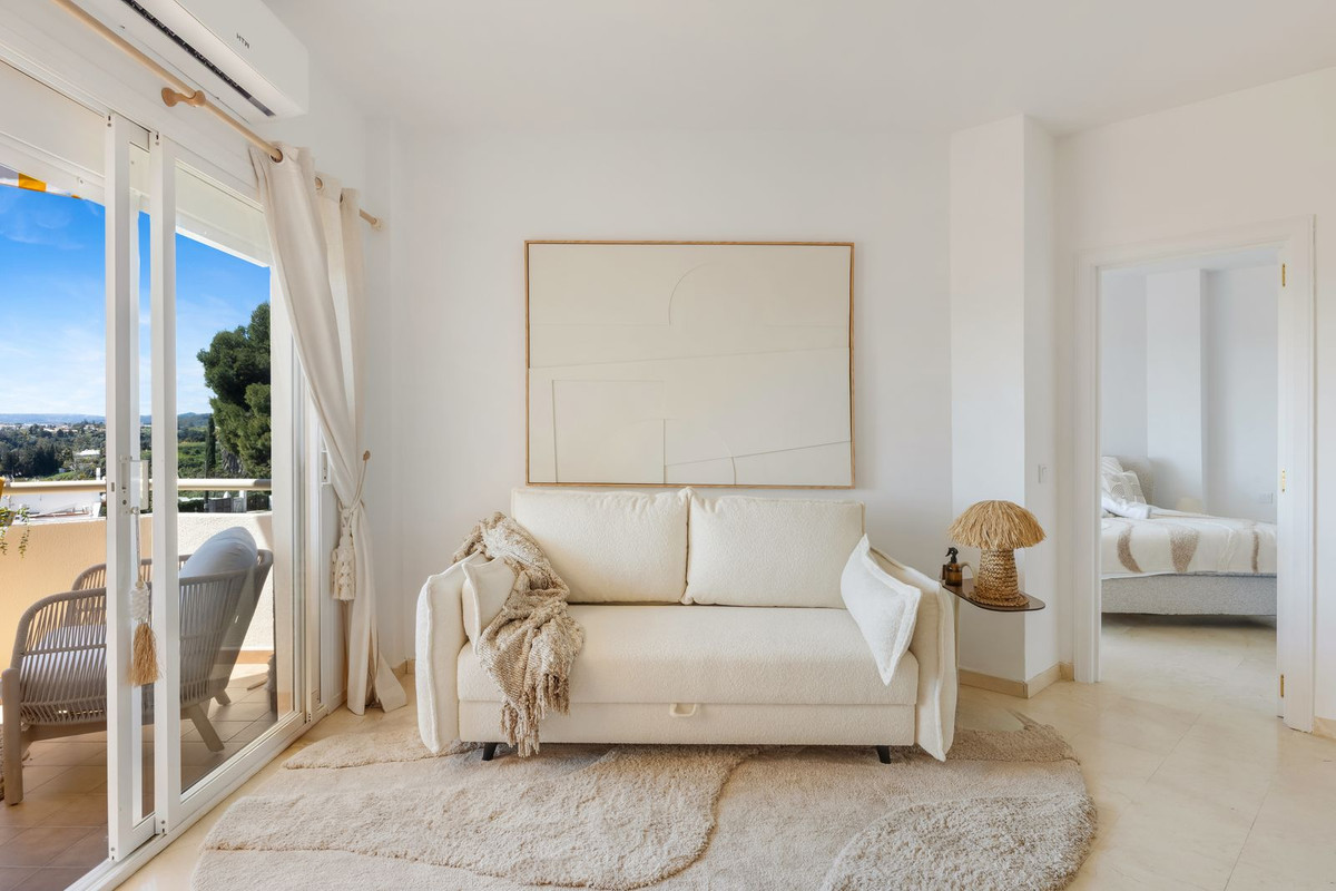 1 Bedroom Apartment in Estepona - Photo 8