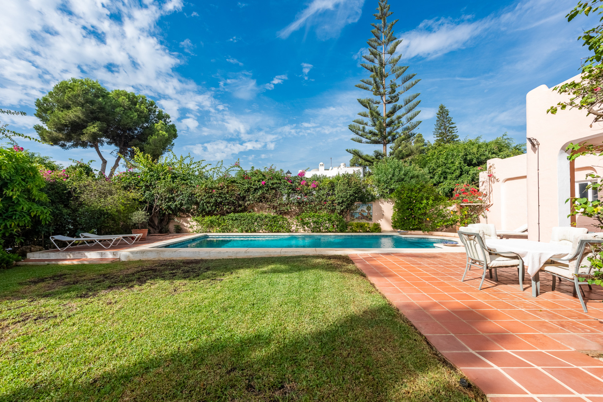 4 Bedroom Villa in Estepona - Photo 9