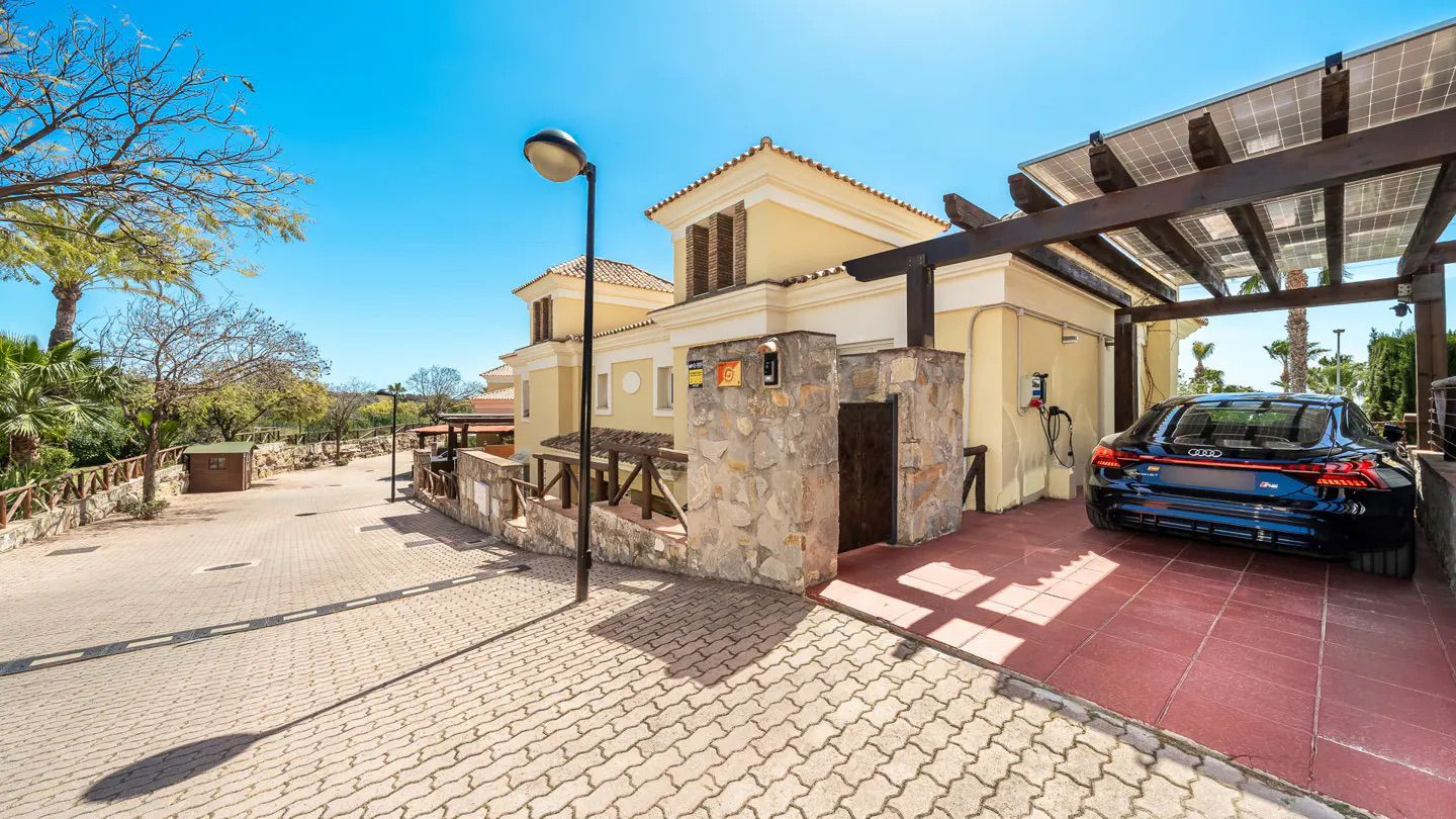 4 Bedroom Villa in Marbella - Photo 7