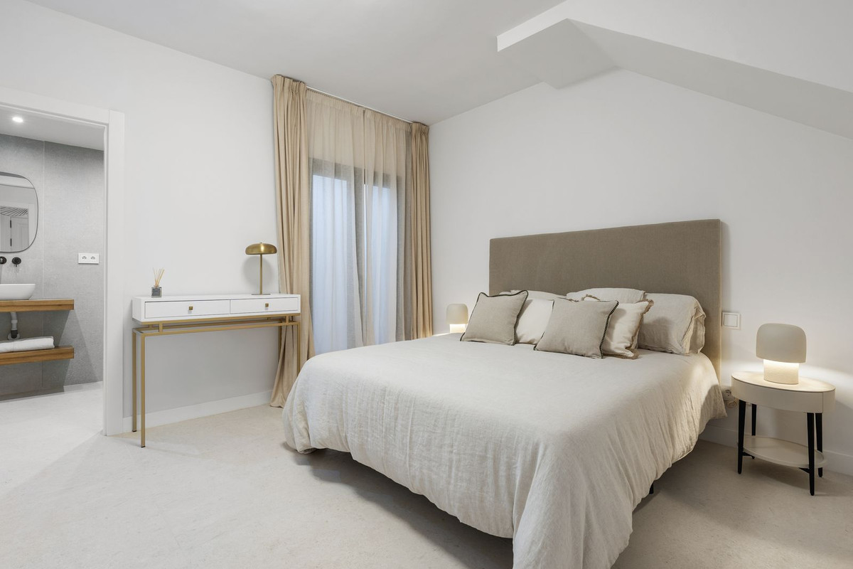 4 Bedroom Townhouse in Marbella - Photo 20