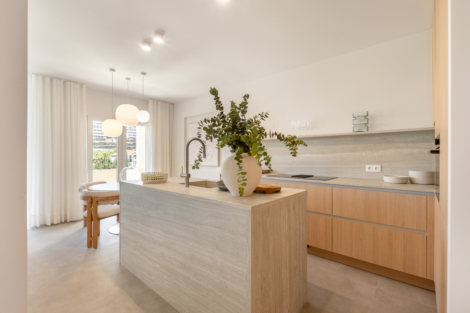 3 Bedroom Townhouse in Benahavís - Photo 2