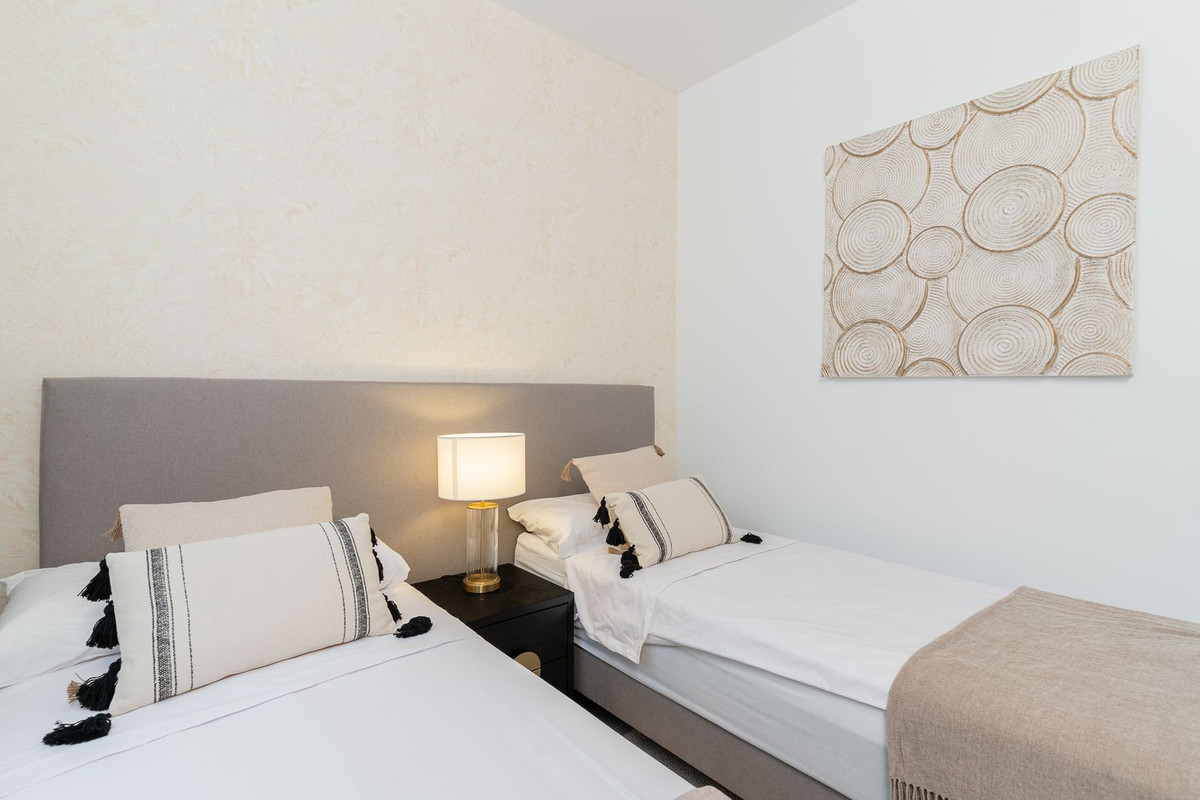 2 Bedroom Apartment in Fuengirola - Photo 22