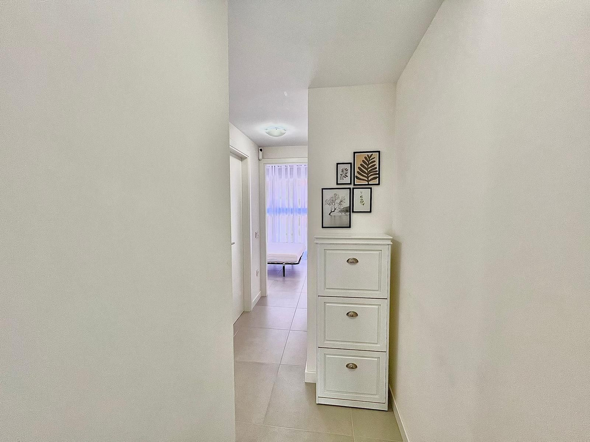 2 Bedroom Apartment in Fuengirola - Photo 7