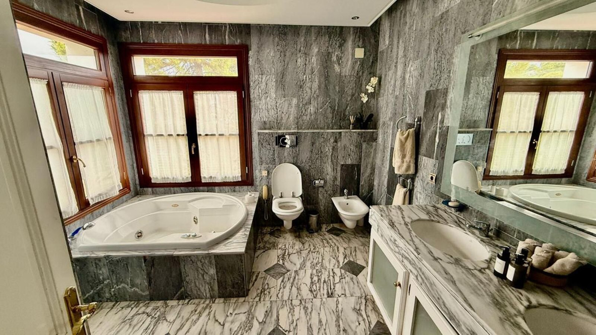 5 Bedroom Villa in Benahavís - Фото 30