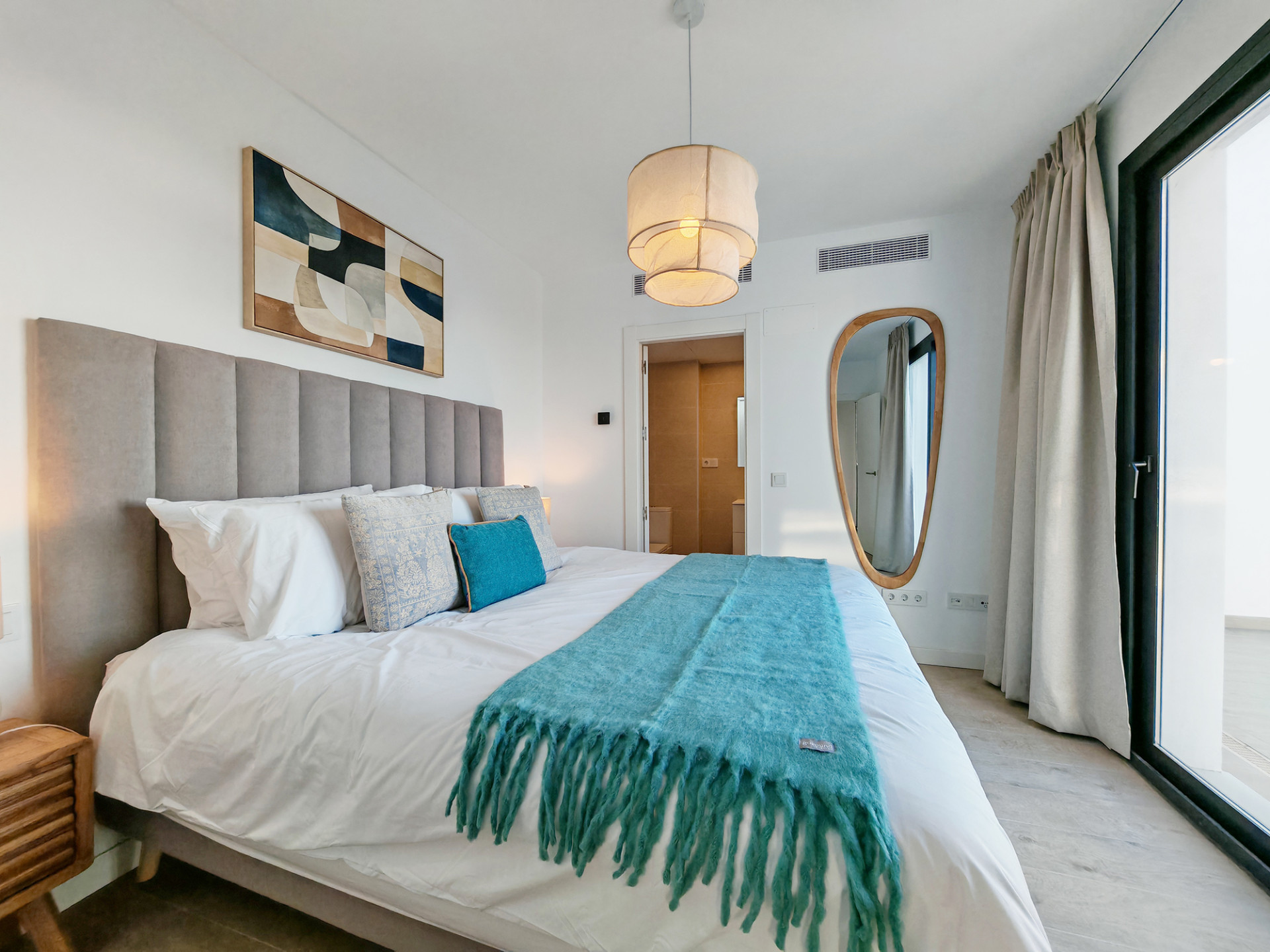 4 Bedroom Penthouse in Estepona - Photo 12