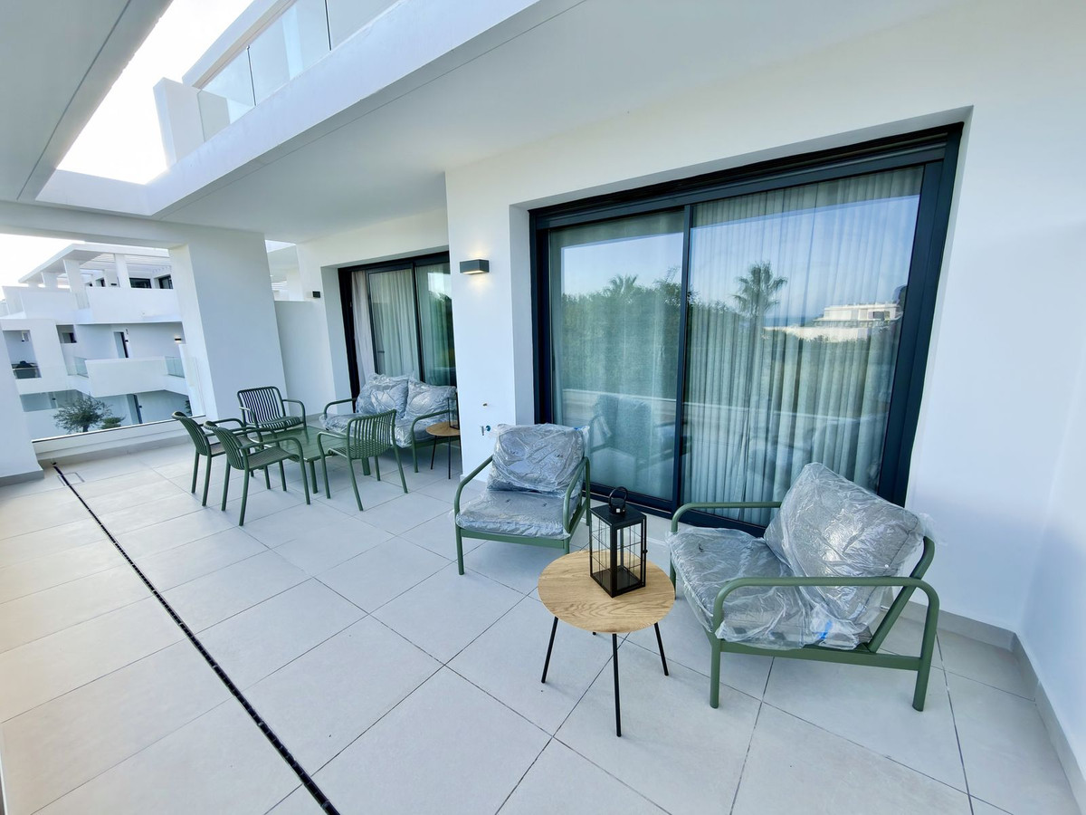 2 Bedroom Apartment in Estepona - Photo 17