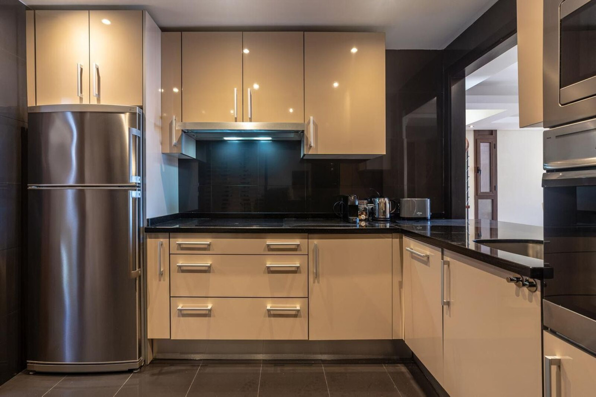 2 Bedroom Penthouse in Estepona - Photo 12
