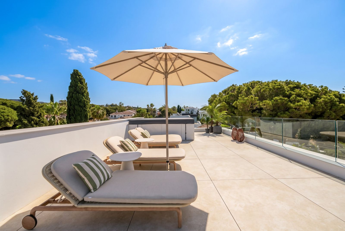 6 Bedroom Villa in Marbella - Photo 73