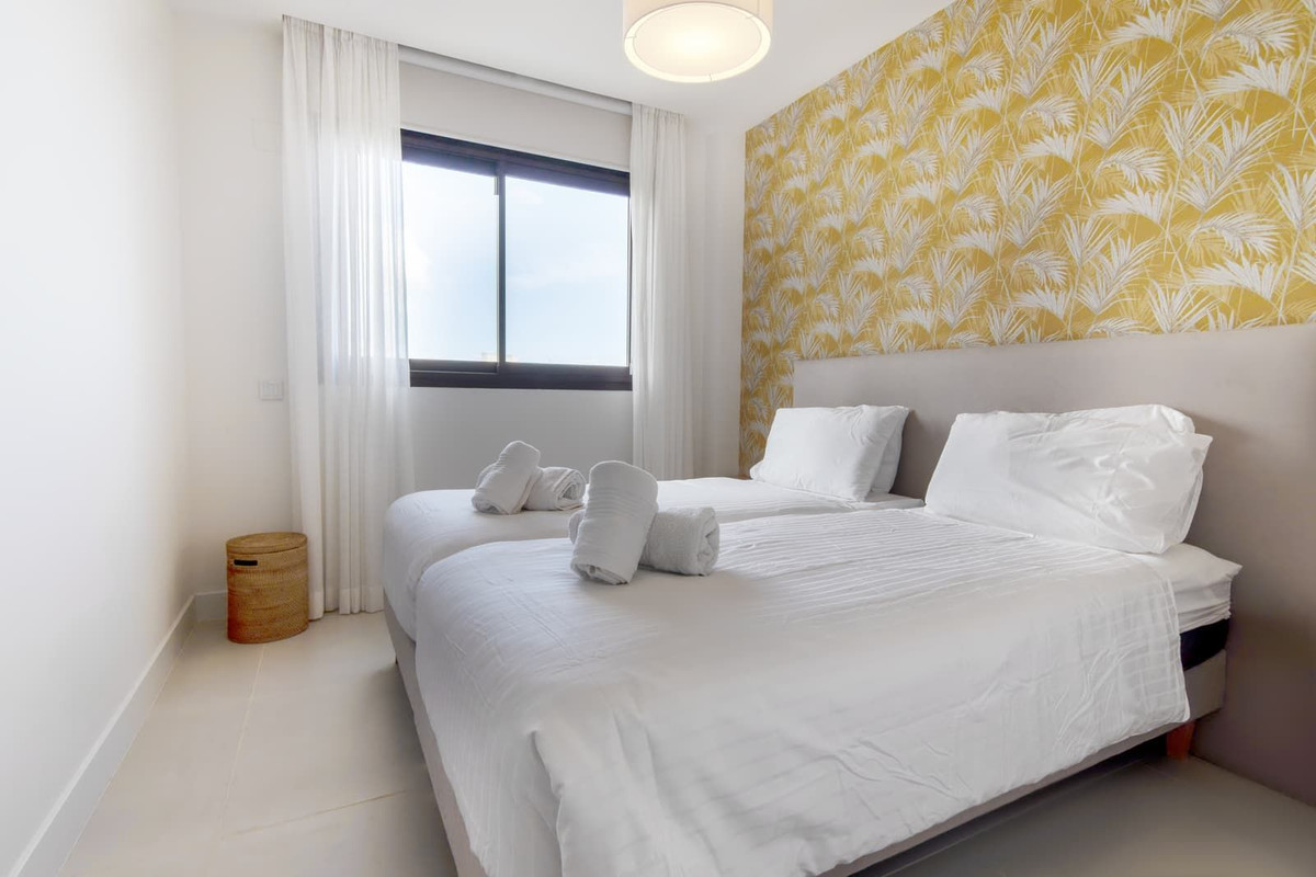 4 Bedroom Apartment in Benalmádena - Photo 14