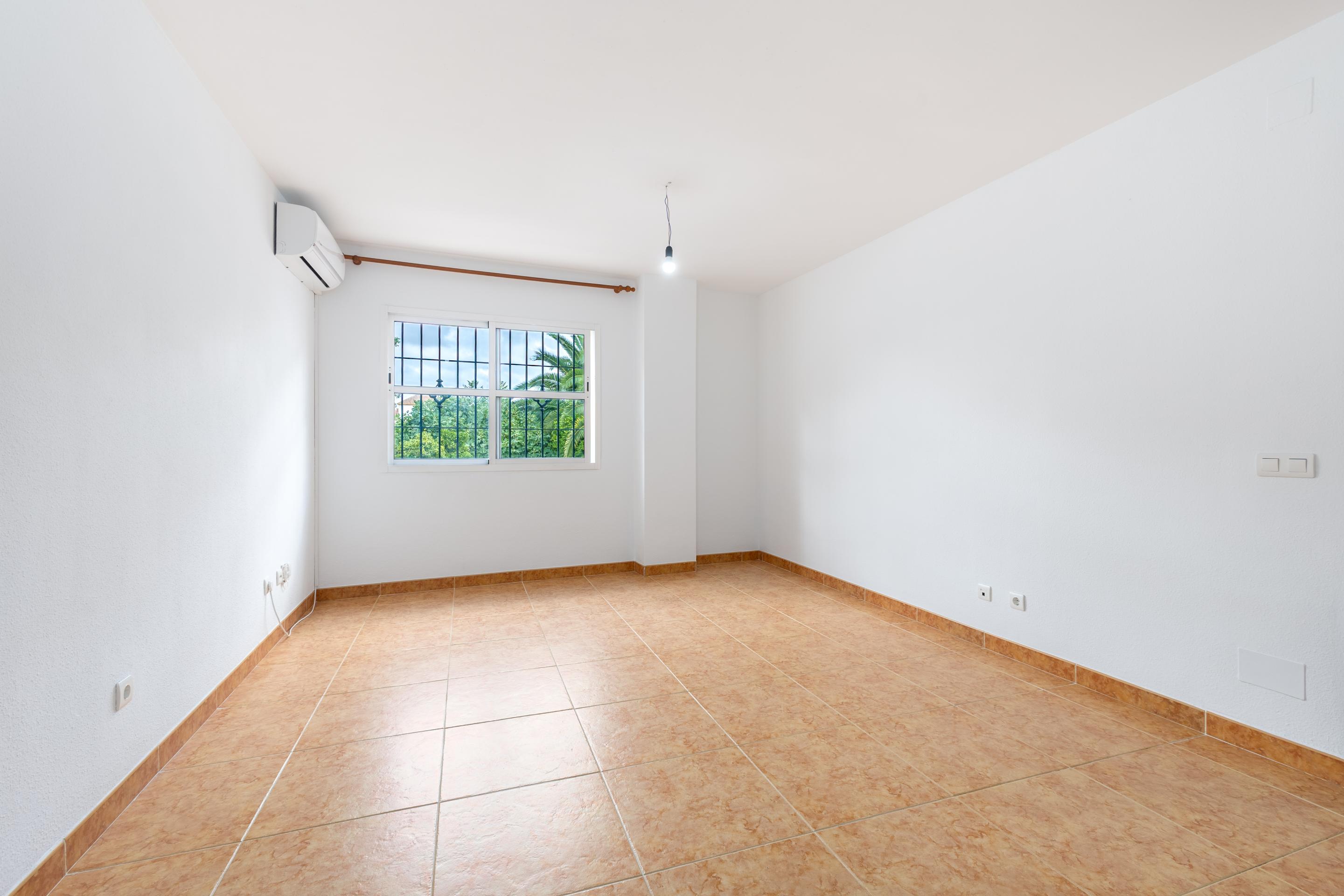 3 Bedroom Apartment in Alhaurín de la Torre - Photo 2