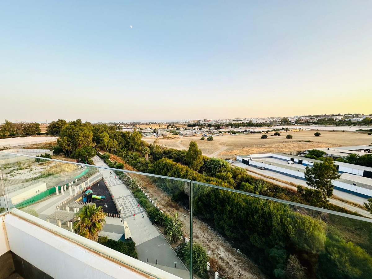 Piso de 3 dormitorios con piscina en Málaga – Foto 4