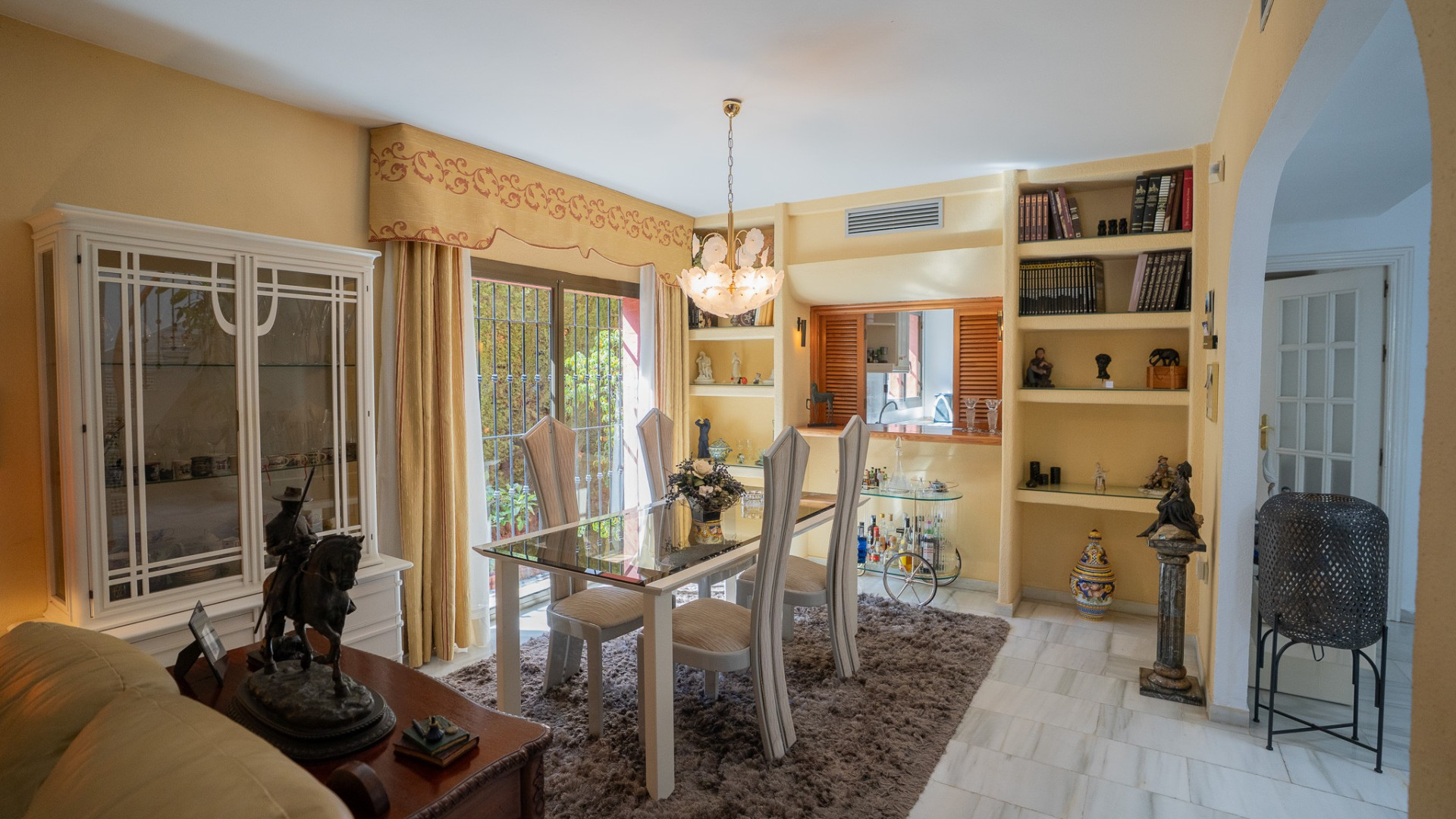 4 Bedroom Villa in Marbella - Photo 6
