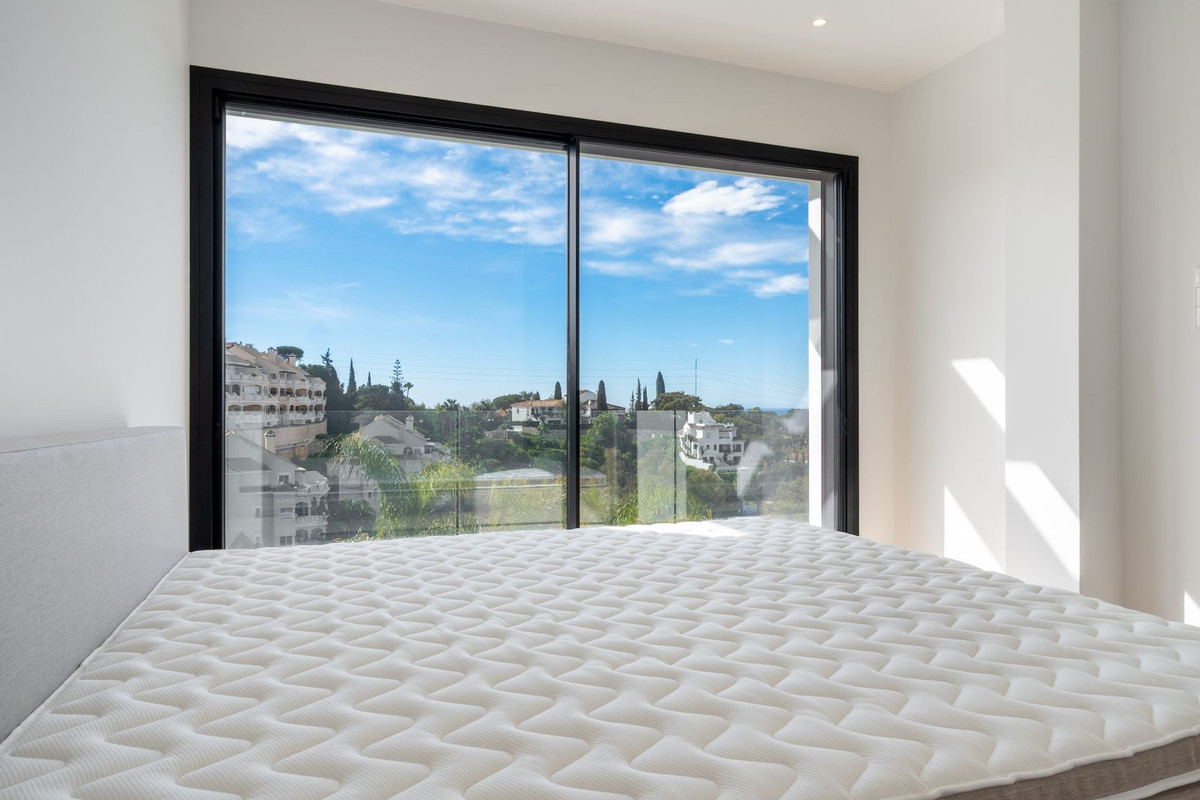 5 Bedroom Villa in Marbella - Photo 20