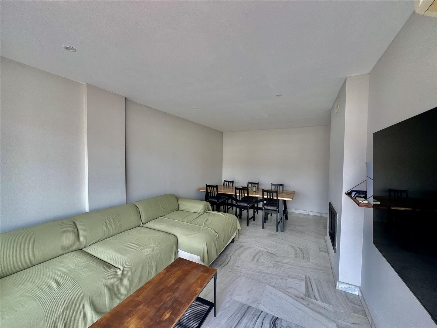 1 Bedroom Apartment in Estepona - Photo 4