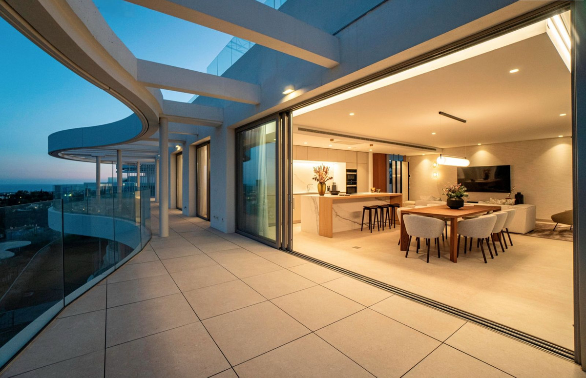 4 Bedroom Penthouse in Benahavís - Photo 20