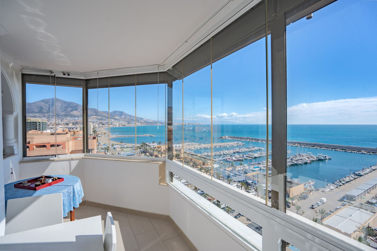 2 Bedroom Apartment in Fuengirola - Photo 4