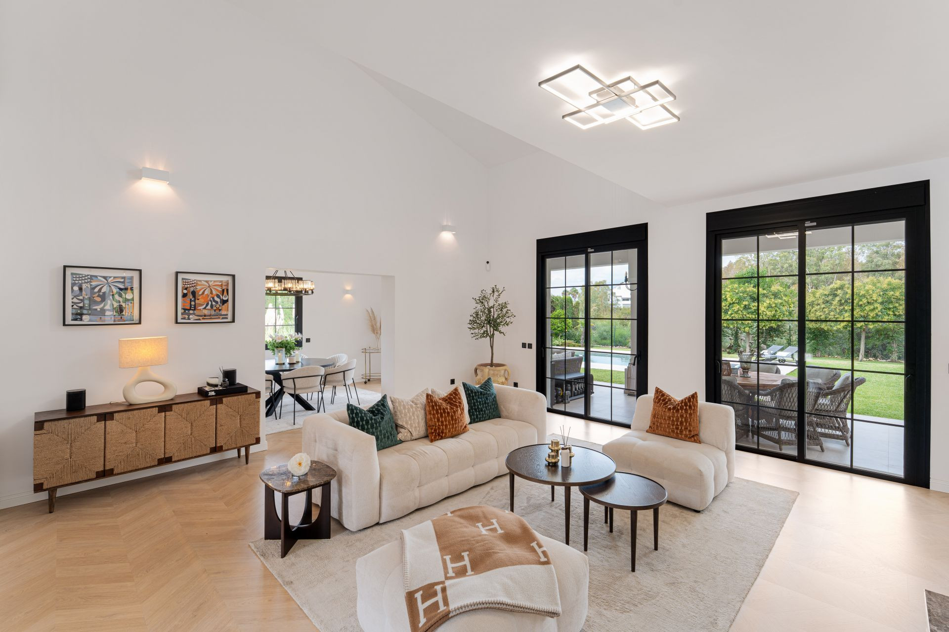 6 Bedroom Villa in Estepona - Photo 6