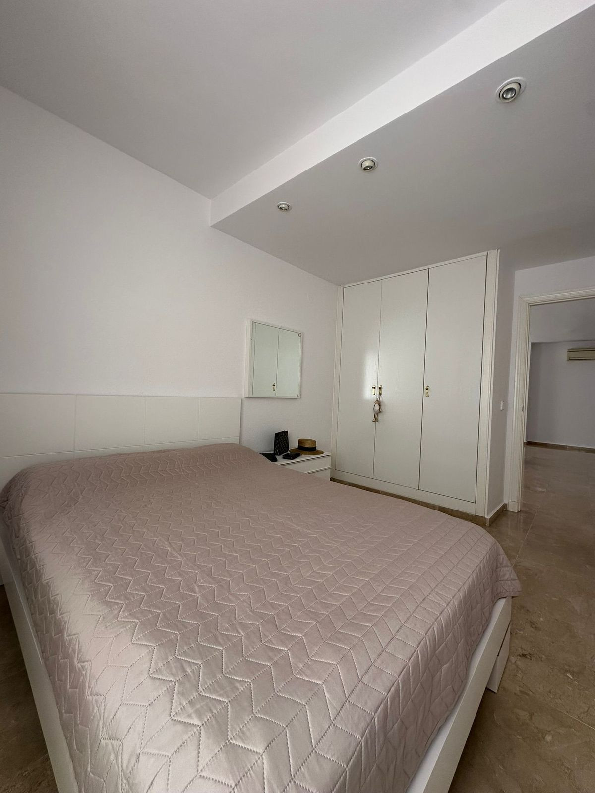 3 Bedroom Apartment in Marbella - Photo 19
