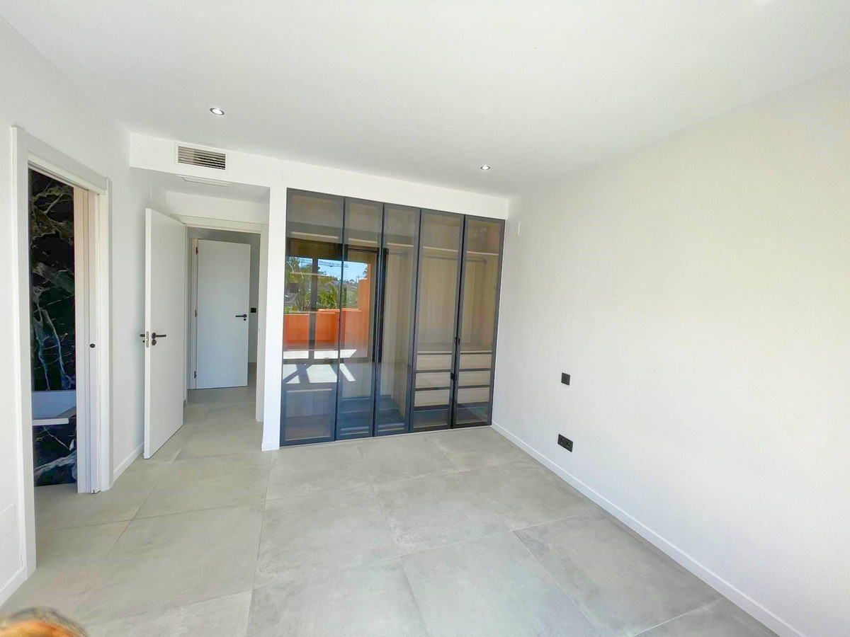 3 Bedroom Townhouse in Estepona - Photo 17