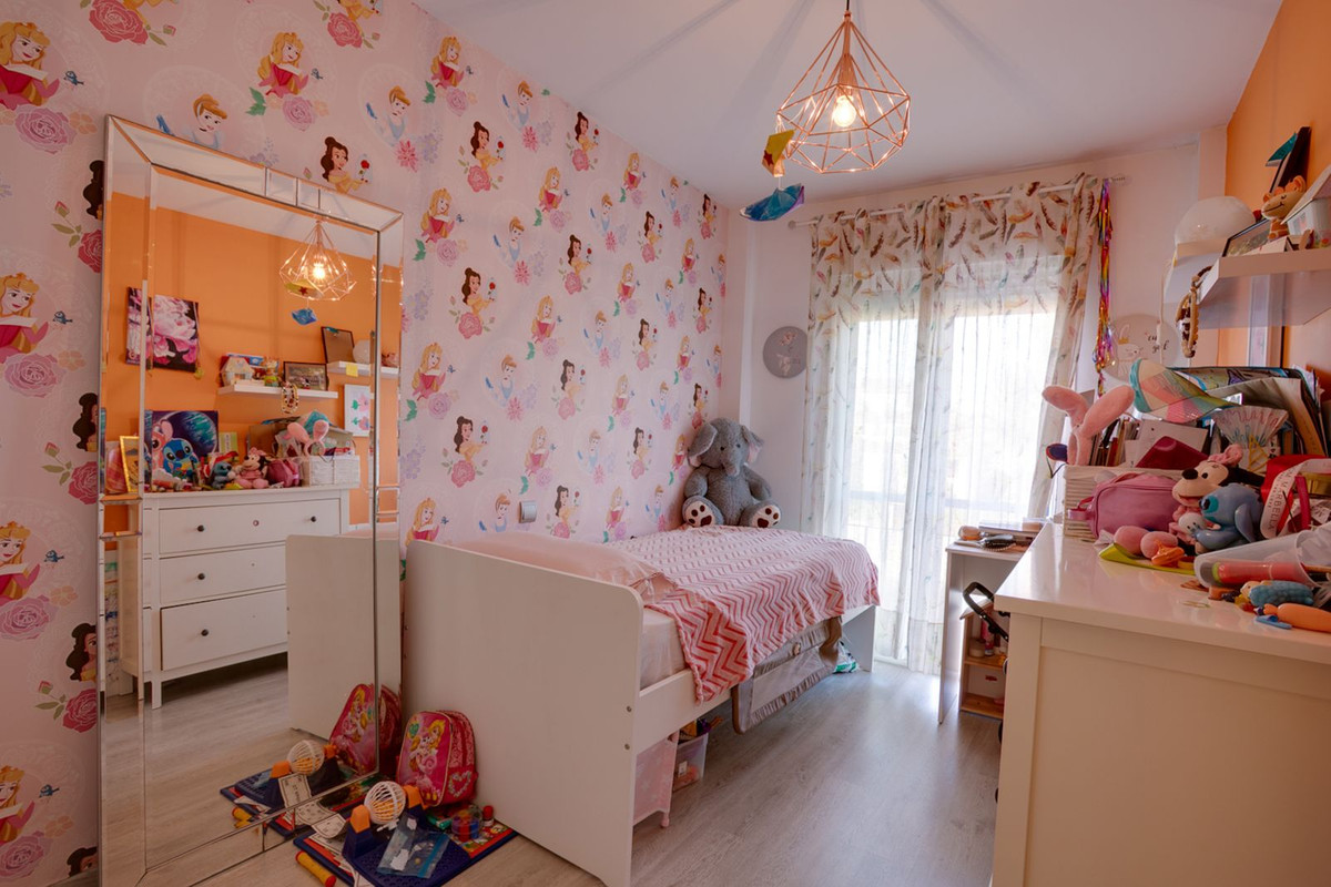 5 Bedroom Townhouse in Estepona - Photo 16
