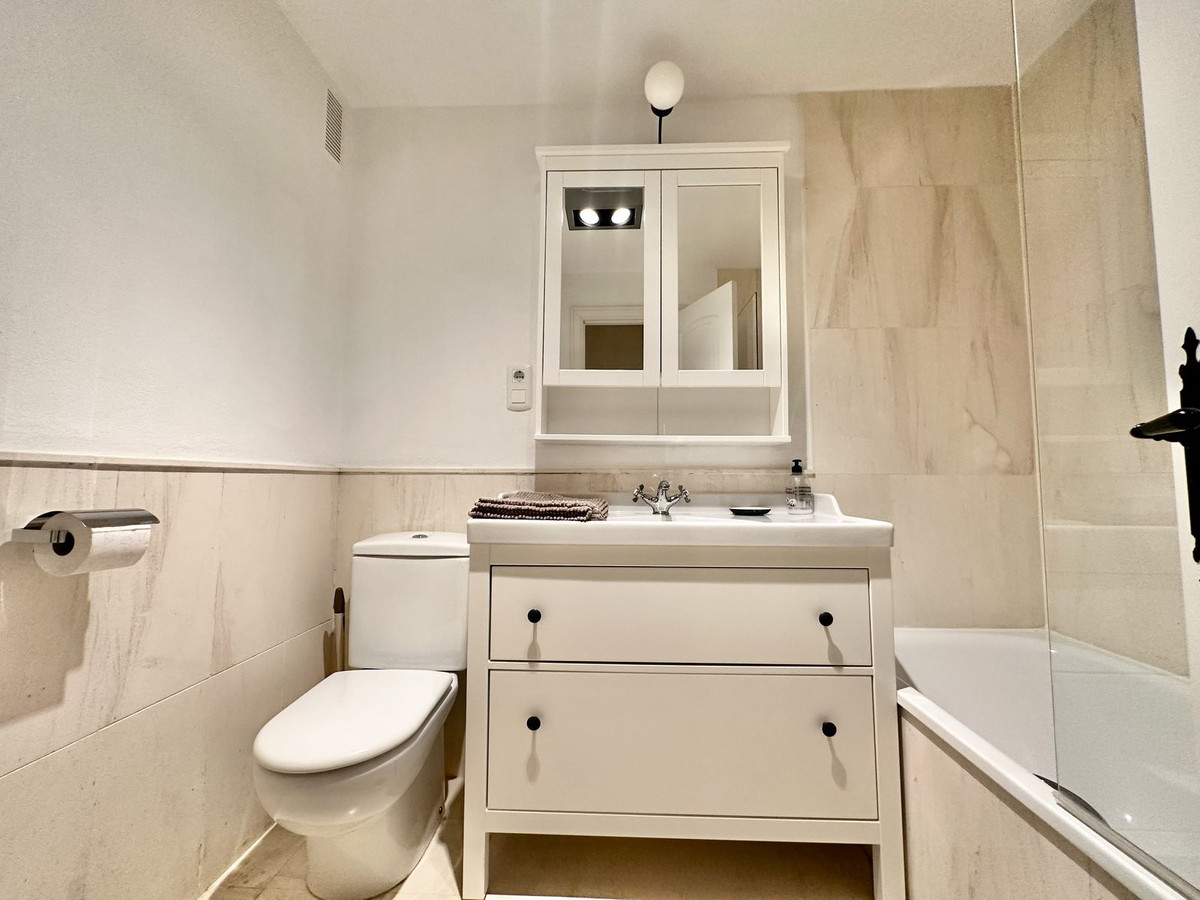2 Bedroom Apartment in Mijas - Photo 36