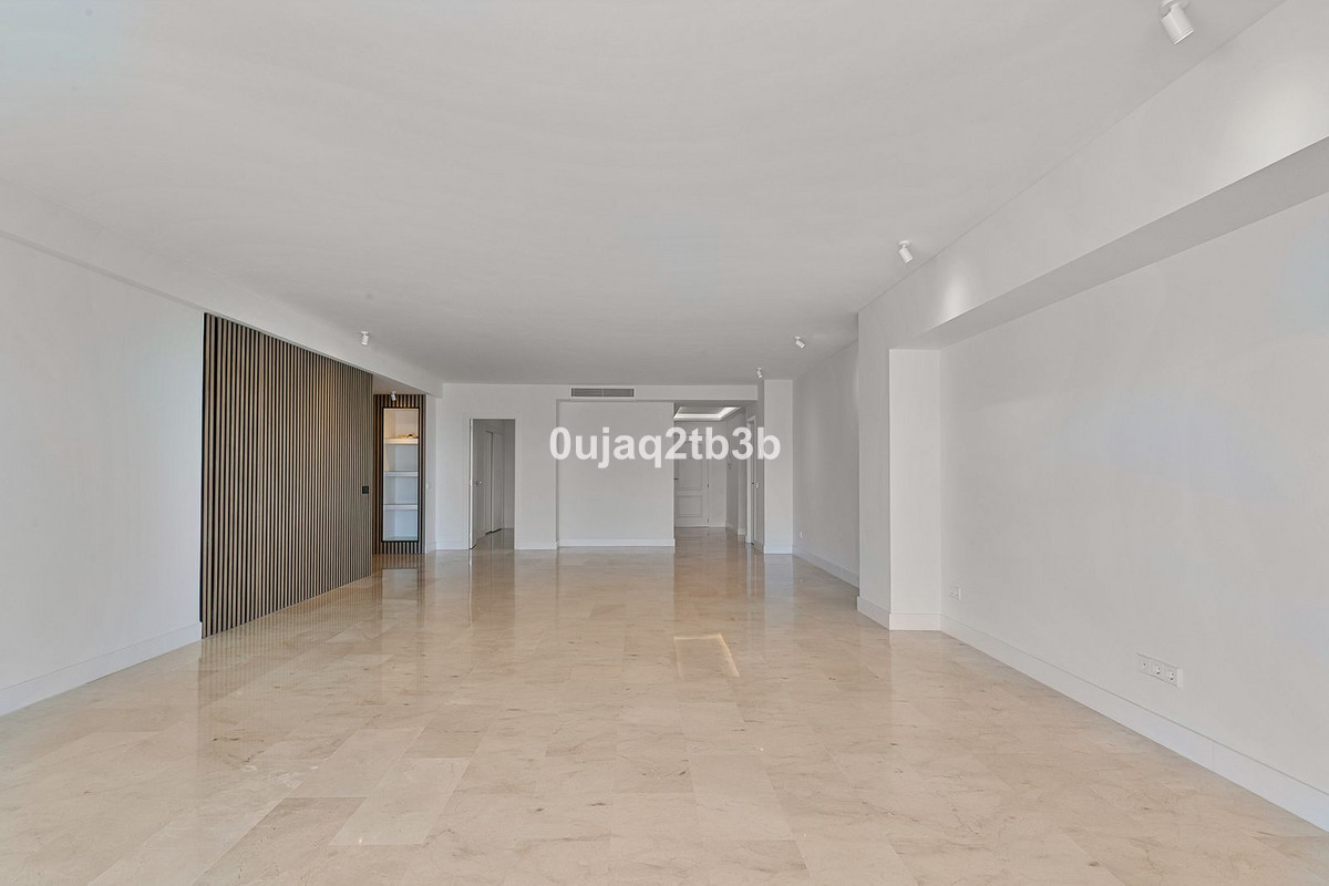 3 Bedroom Apartment in Marbella - Photo 8