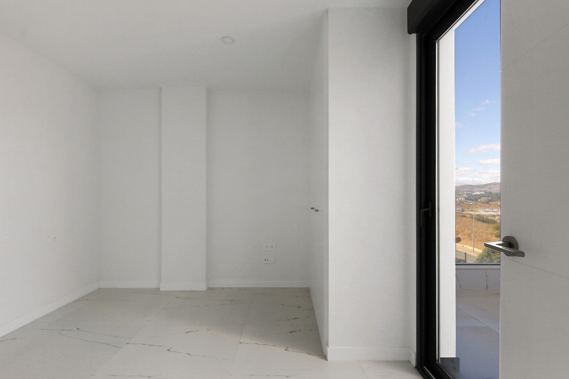3 Bedroom Apartment in Estepona - Photo 18
