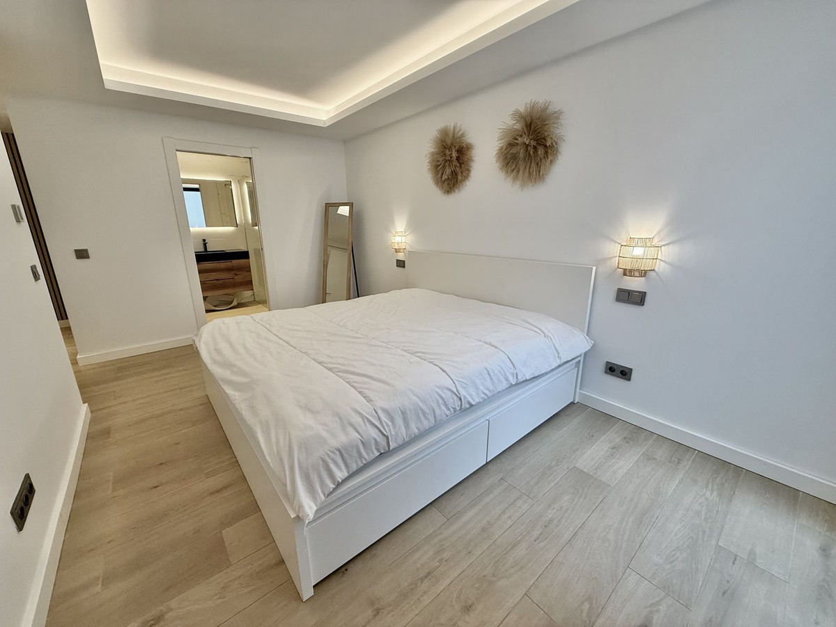 4 Bedroom Villa in Estepona - Photo 30