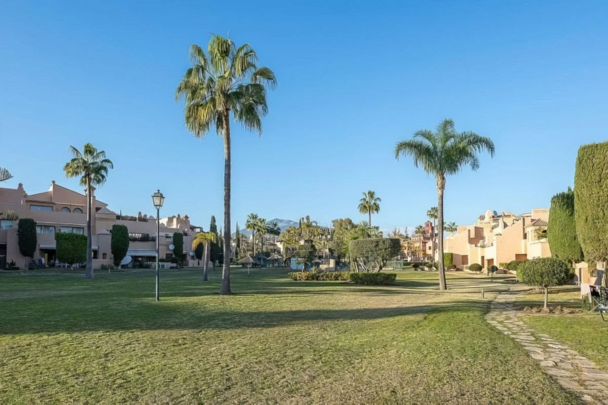 3 Bedroom Penthouse in Estepona - Photo 20