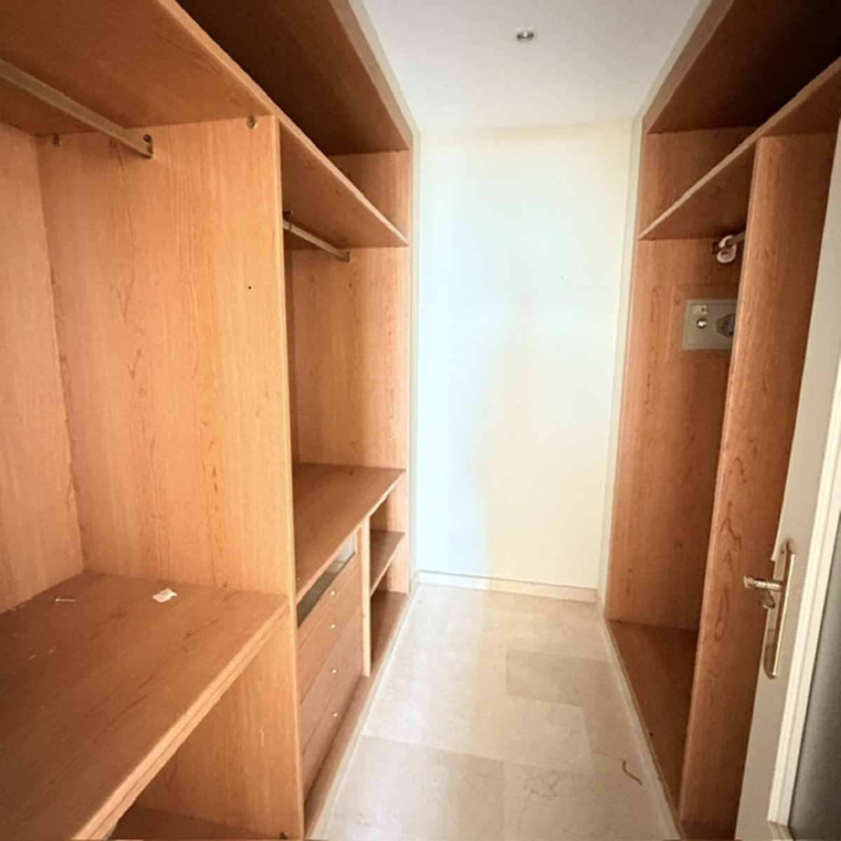 3 Bedroom Penthouse in Benahavís - Photo 17