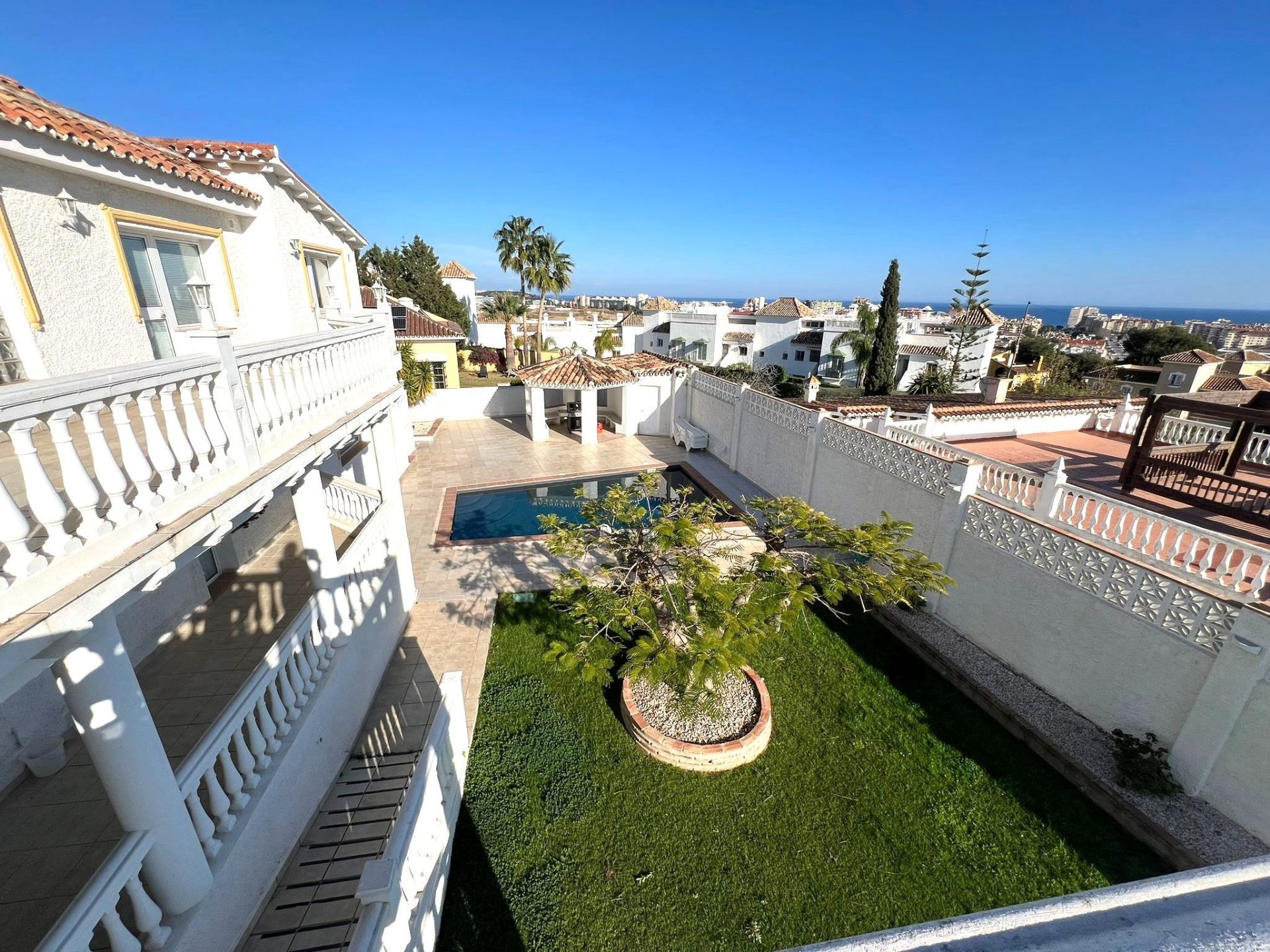 6 Bedroom Villa in Mijas - Photo 2