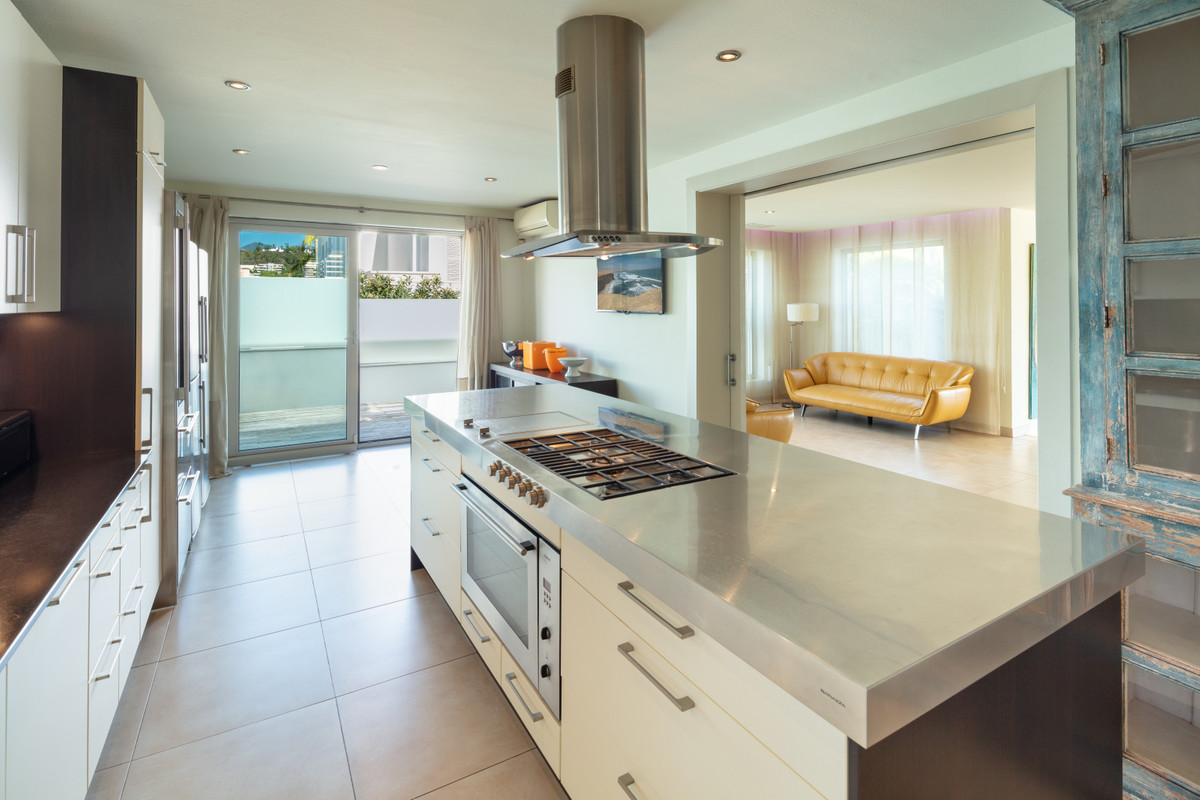 6 Bedroom Villa in Marbella - Photo 14