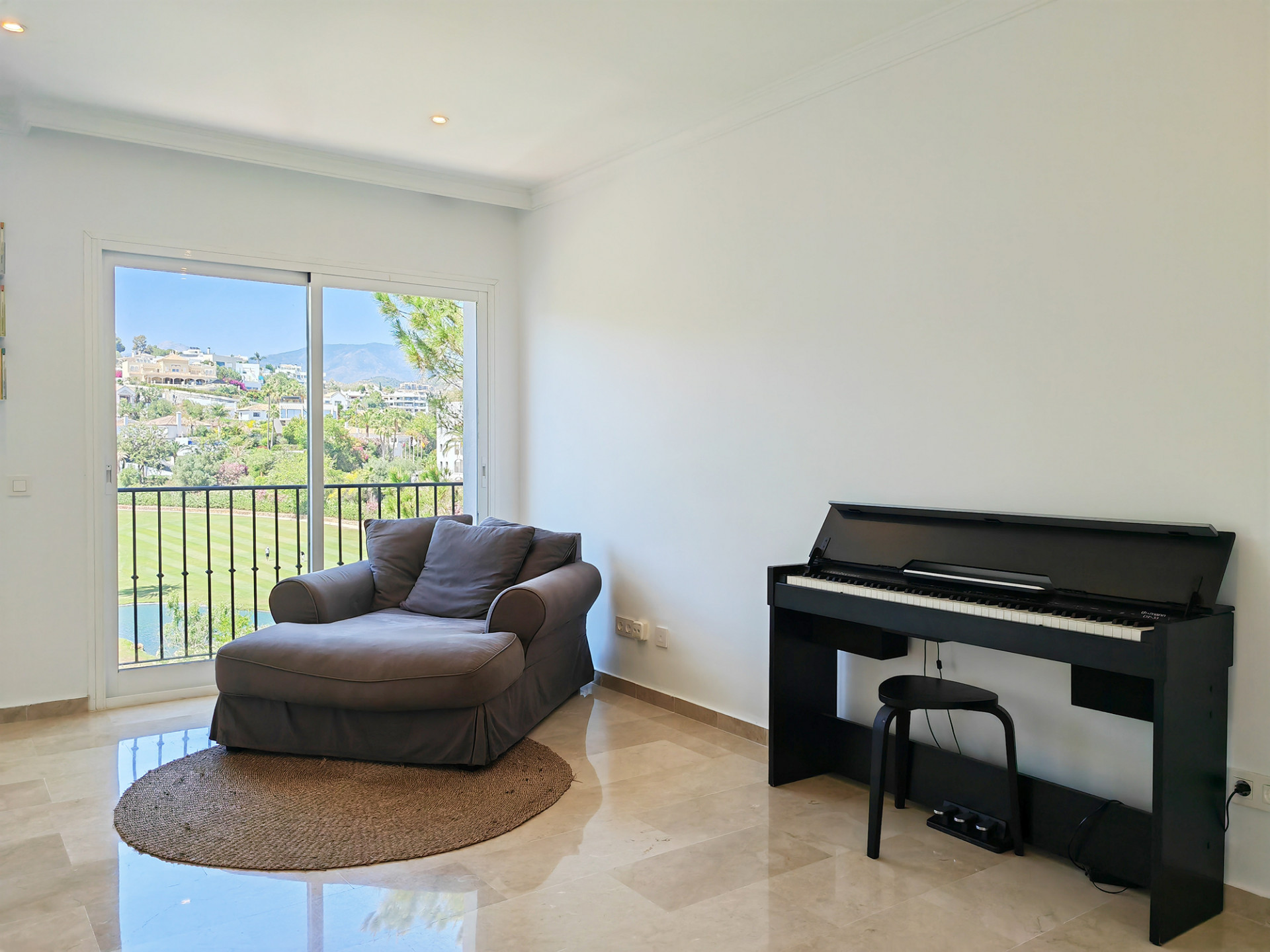 4 Bedroom Townhouse in Benahavís - Photo 21