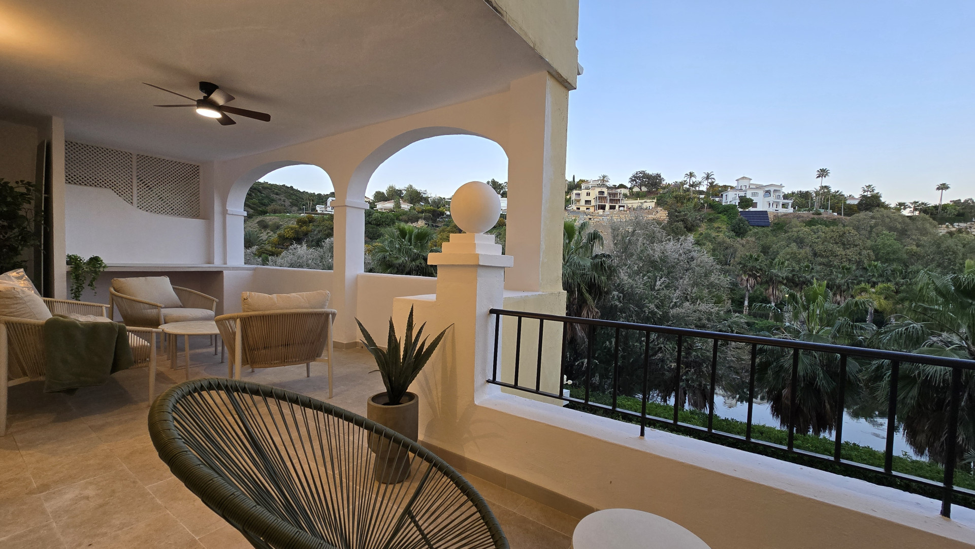 3 Bedroom Apartment in Benahavís - Photo 24