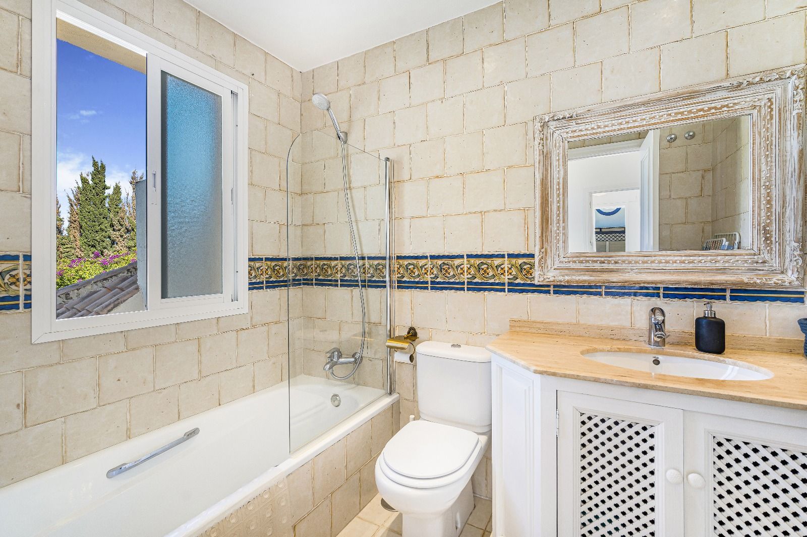 5 Bedroom Villa in San Pedro de Alcántara - Photo 10