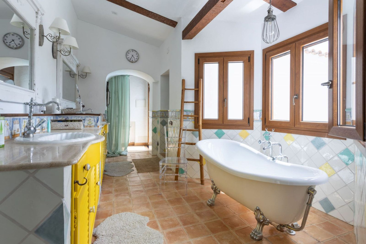 4 Bedroom Villa in San Pedro de Alcántara - Фото 22