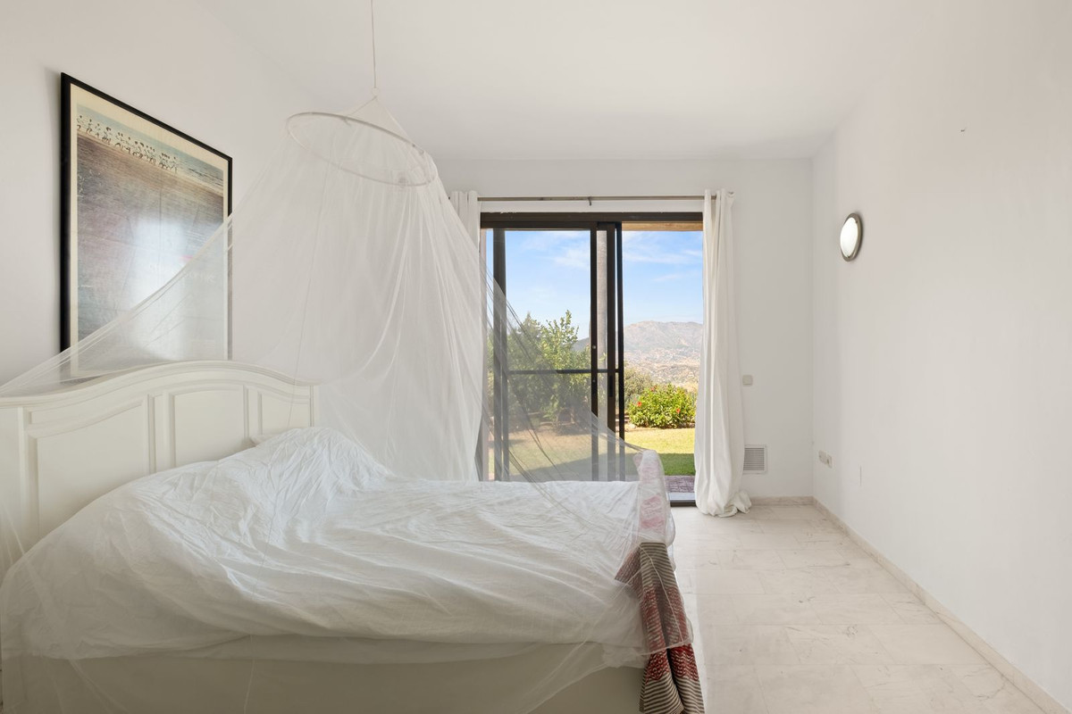 2 Bedroom Apartment in Marbella - Photo 14