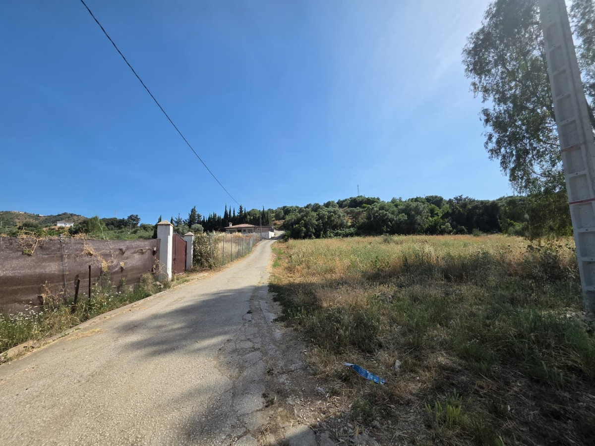 4 Bedroom Country house in Guaro - Photo 12