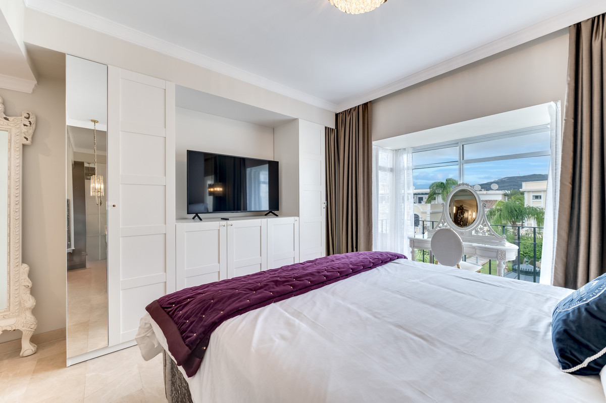 3 Bedroom Apartment in Marbella - Photo 12