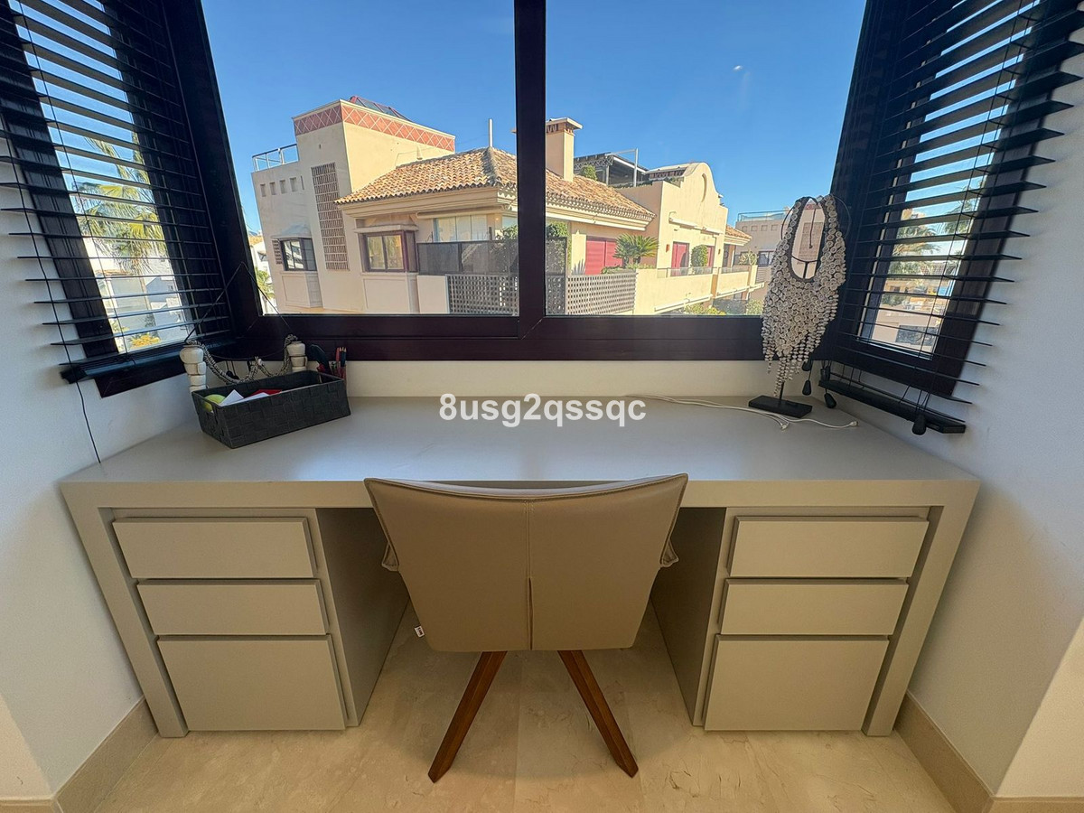 3 Bedroom Penthouse in Estepona - Photo 45